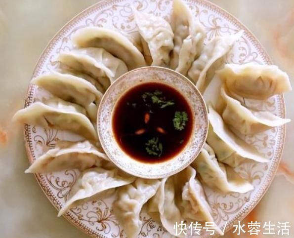 窍门|白菜猪肉馅饺子怎么做才好吃？牢记3个窍门，饺子不柴不腥鲜味足