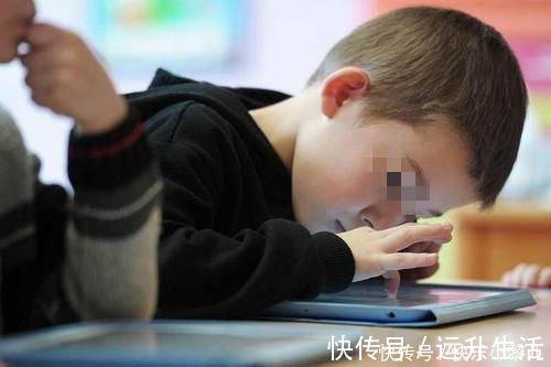 孩子|孩子从小玩手机和不玩手机,有什么区别?等上幼儿园就知道了