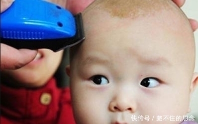 新生儿|出生才10天的宝宝会翻身,妈妈夸很聪明,奶奶看后急了:快送医院