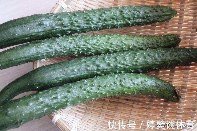 打了激素的黄瓜怎么分辨？菜农：教您一招，别再选错了