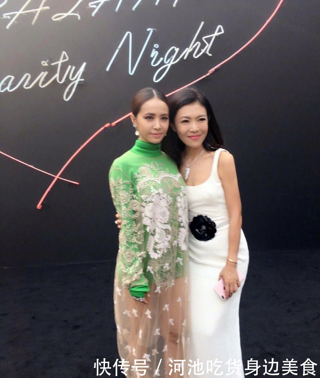 蔡依上半身穿的真前卫,也就你敢了