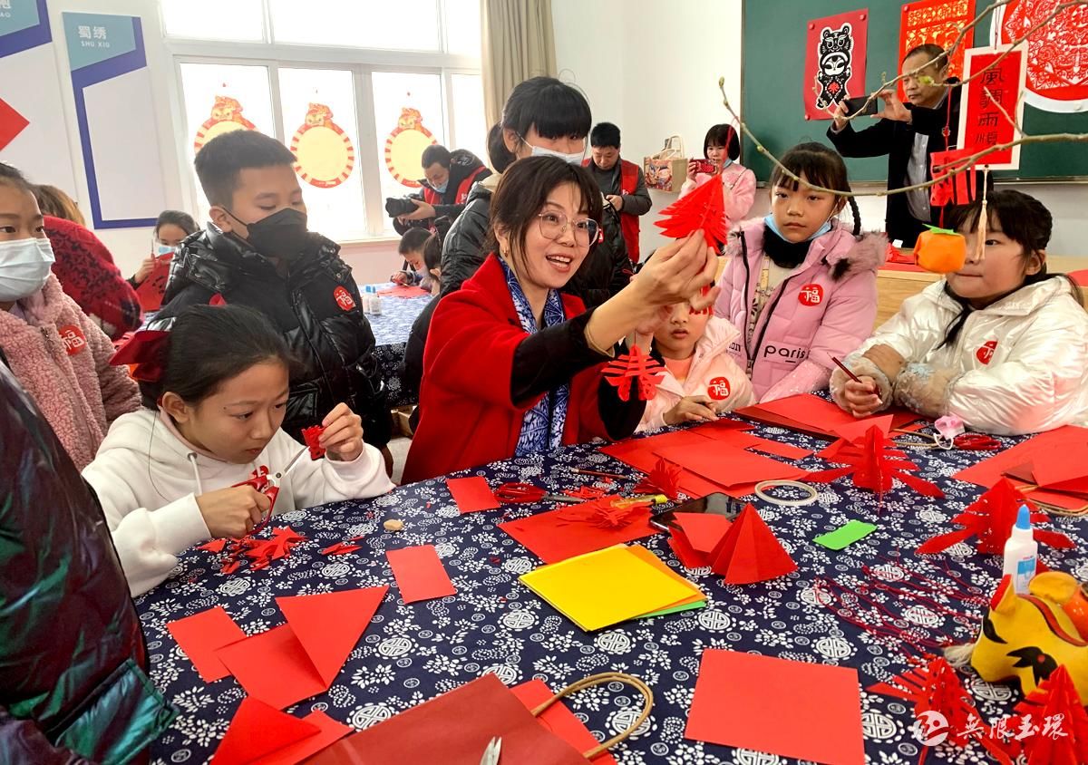 馄饨|剪窗花、做鱼皮馄饨......留玉过年一样精彩