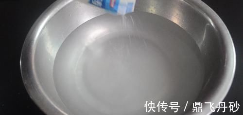 光亮|清水拖地等于白拖, 家庭阿姨教我一秘招, 地板光亮如新不留灰