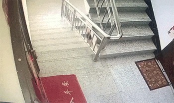 |搞笑GIF:要不是有监控,今天这事儿是说不清了