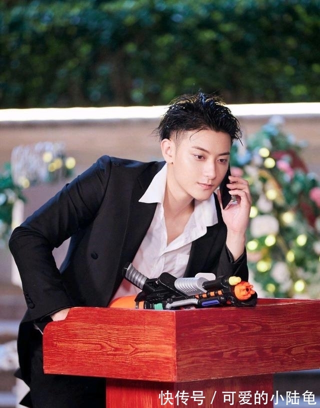 艾福杰尼|黃子韜不愧是你,發(fā)文diss裁判