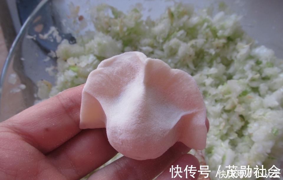 冬天用它包饺子, 比肉馅香100倍, 皮薄馅大1周吃2次, 乳腺不生病