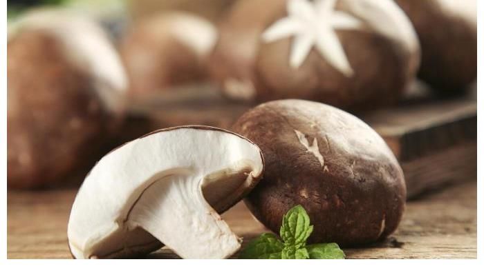 骨骼|骨质疏松不能吃花生？医生劝诫：除了花生外，这2种素食也要少吃