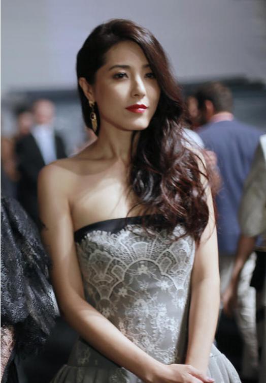 厉鬼@她被称为“最美女鬼”,三任男友都是影帝,如今自己却不温不火!