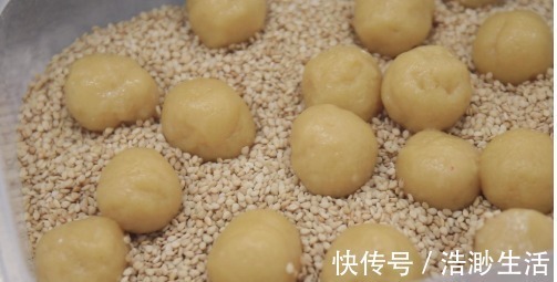 植物油|2个鸡蛋，一碗面，不发面不醒面，快速做开口笑，个个酥的直掉渣