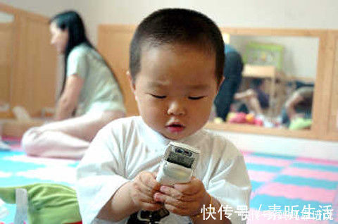手机|孩子在几岁时拥有手机比较合适？不早不晚，这个年龄刚刚好
