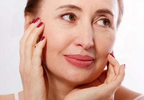 皱纹|女性快绝经时,身体会发出几个“暗号”,若你没有,绝经离你还远