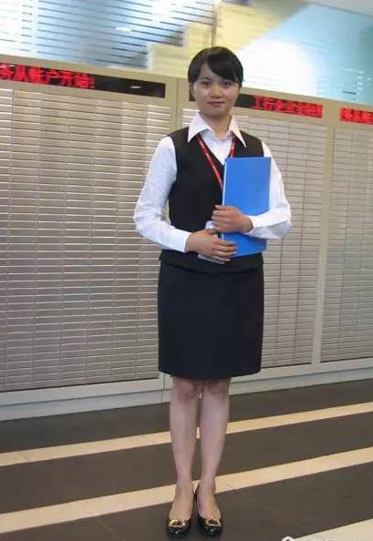 解海龙@30年前,那个希望工程“大眼睛女孩”被国家大力培养后,现状如何?