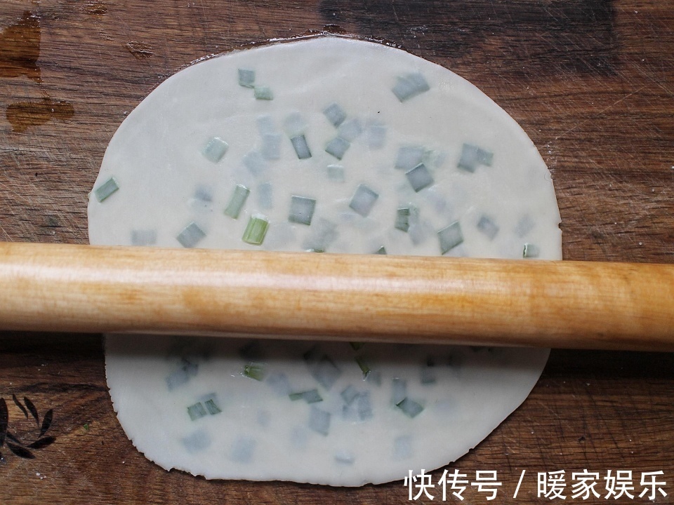 不揉面不发面,两分钟教会你做喷香好吃的葱油饼,从此早餐不用愁