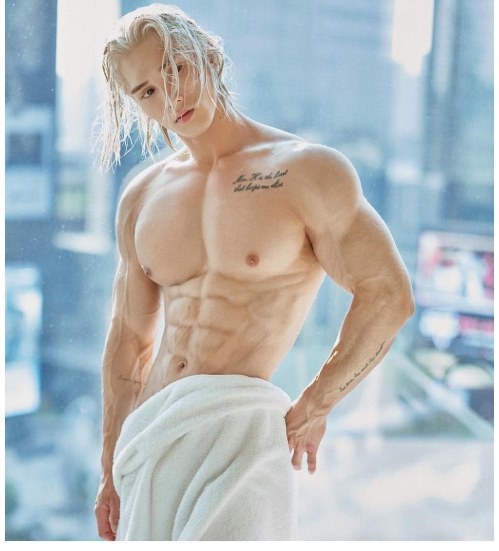 |解说搞笑吃鸡78:原来G港的肥物资都在这,数数几把信号枪和三级套?