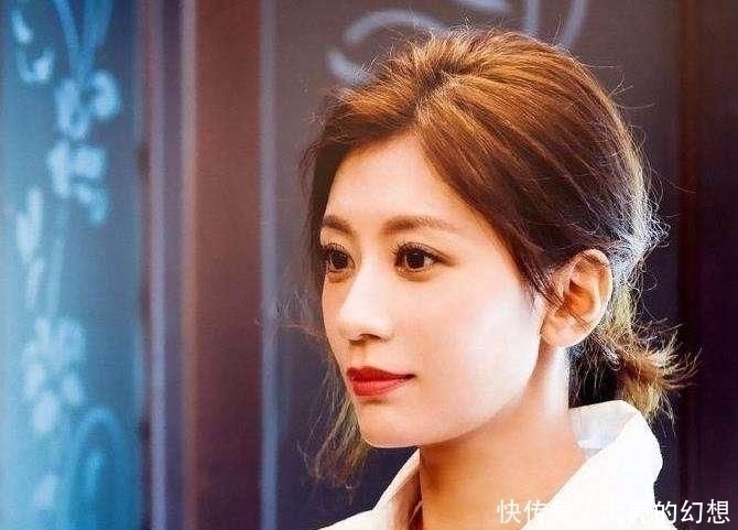 发际线高的女生,拒绝扎高马尾,太难看了,这4种扎发适合你