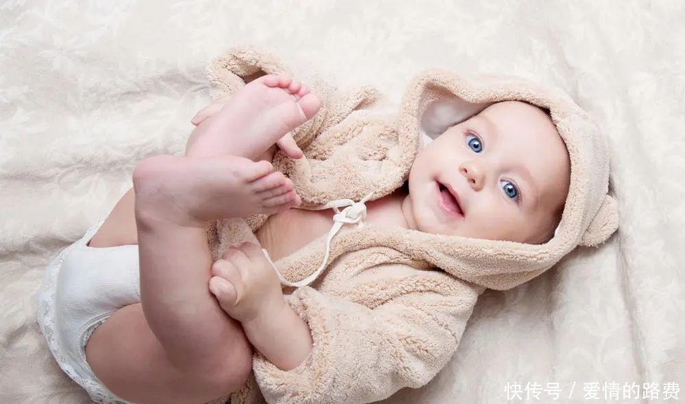 每天三分钟就能教出聪明宝宝,0~3个月早教游戏大全