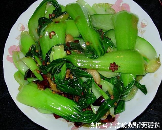 不管炒啥青菜,别直接下锅炒!学会4点,颜色翠绿,不发黑不出水