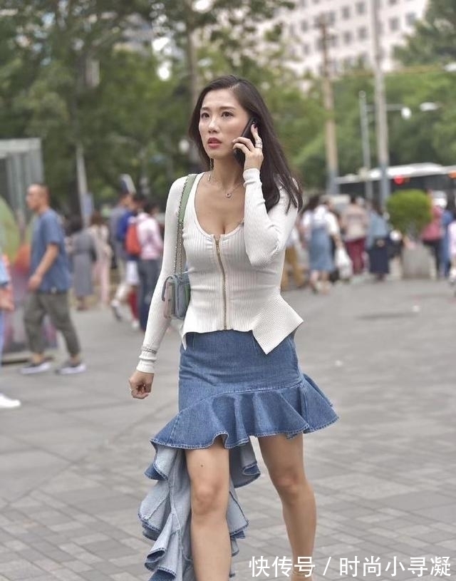 裙子 小姐姐身材真有料,就是裙子很不搭,好想拿把剪子来一刀!