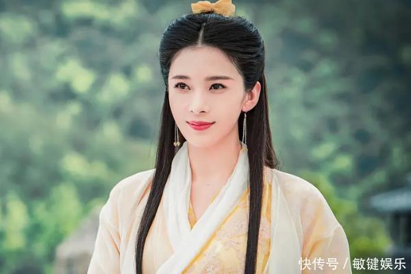 杨过@黄衫女唯独对张无忌那么温柔,不是她多情,你看看她父亲是谁