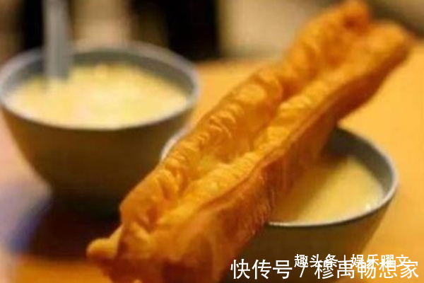 自己做的油条加酵母是大忌，教你一点，油条蓬松又好吃