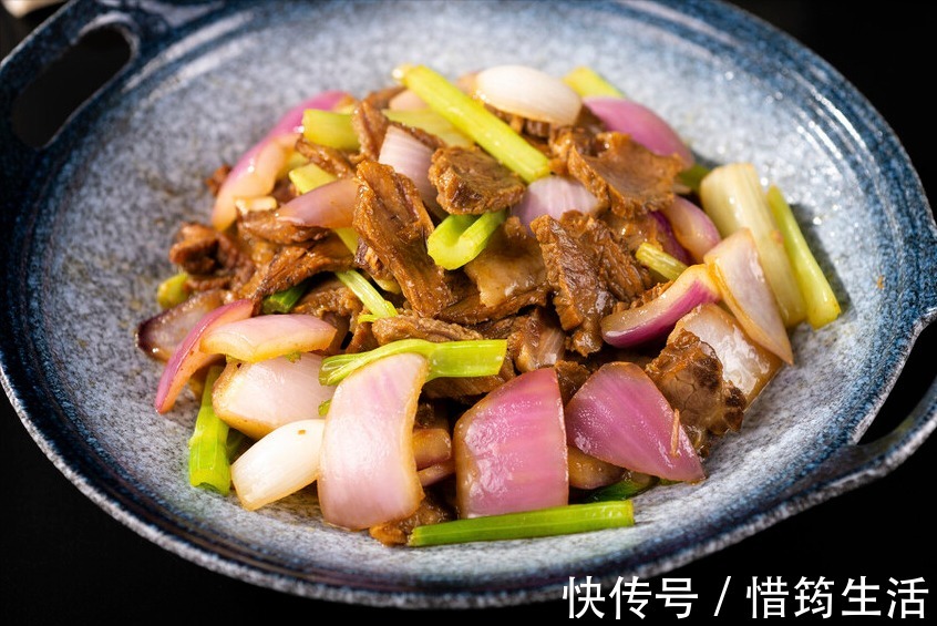 食用油|腌牛肉，最忌放盐腌制，20年大厨分享经验，牛肉香嫩多汁还不腥