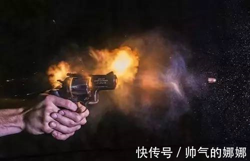 火云邪神&美国版“火云邪神”,擅长表演徒手接子弹,没想到最后一次失了手