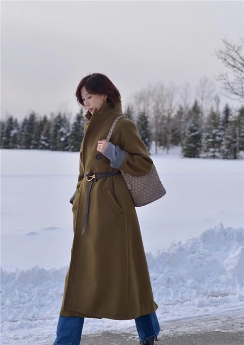 人靠衣装马靠鞍，中年女人想要不装嫩又优雅精致，只要掌握这2点