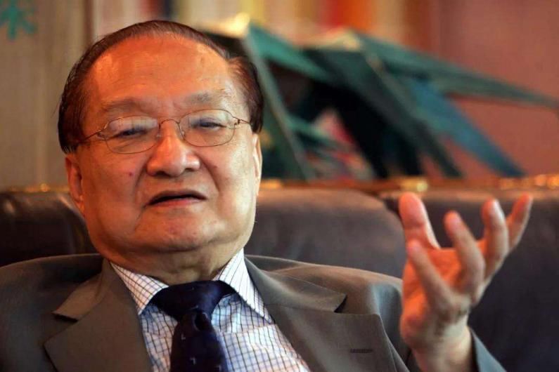 金庸#余秋雨水平到底如何？易中天、金庸分别这样评价