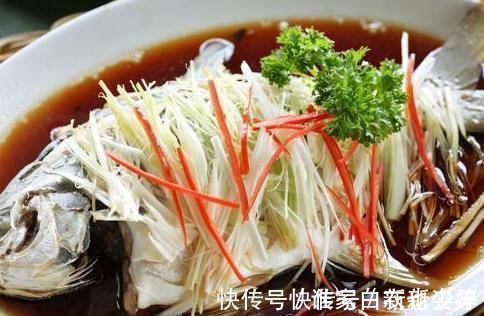 好多人|清蒸鱼,开水上锅还是冷水上锅?好多人做错了,难怪鱼腥味这么大