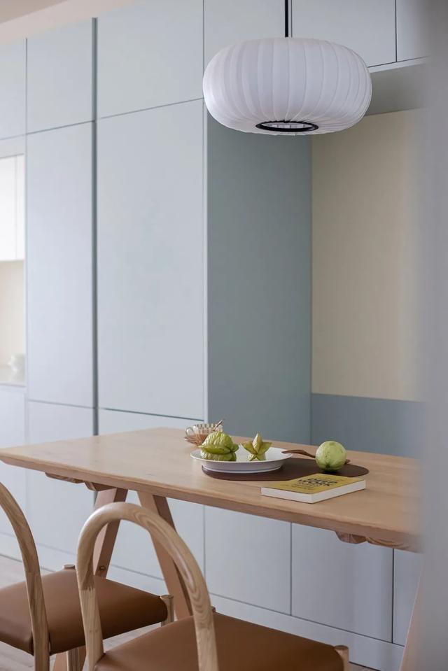 收纳|这对夫妻的“穷装风”新家,明亮又舒适,证明了越简单越美好!