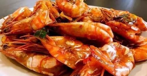 香喷喷的几道家常菜，色香味俱全，好吃爽口，吃了让人流连忘返