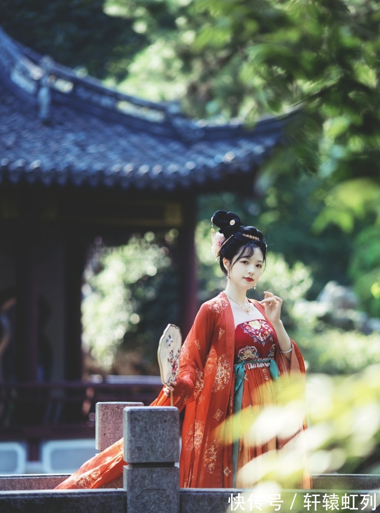 真情&七绝·十二首丨几张人面如花瘦,几次多愁善感时?