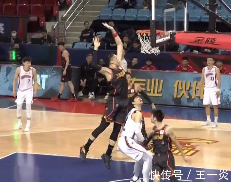 久事|黑色星期四!CBA第一第二同一天输球,深圳乱拳打死上海老师傅