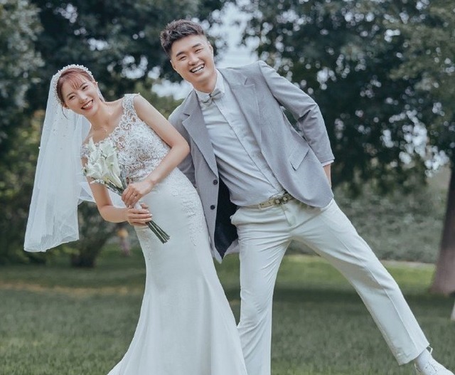 周淼|最美女排队长官宣喜讯!身穿婚纱晒幸福,老公身高比她还高一头