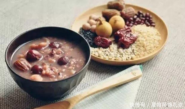 腊八节的神仙搭配,腊八粥养脾胃助睡眠,腊八蒜降三高助长寿