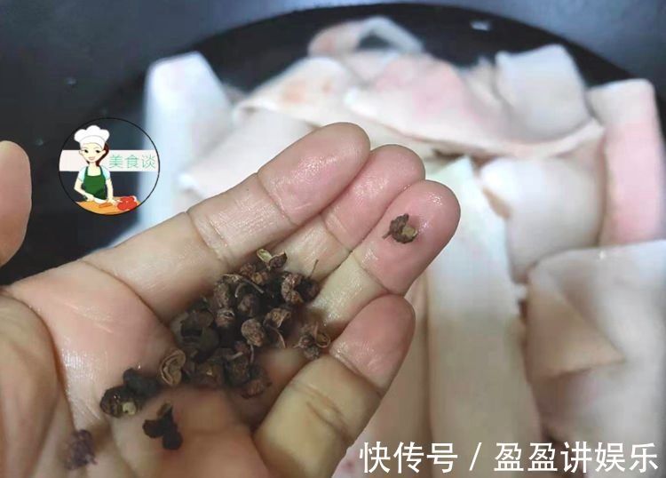 卤猪皮|猪皮别扔掉,学会此做法,一次做10斤存冰箱,随吃随取,好吃省事