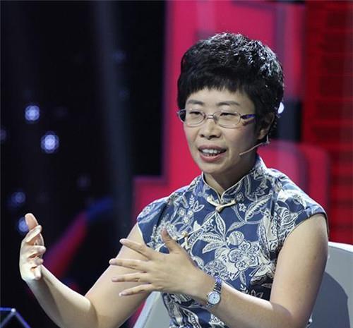 疑惑|继于丹之后,又一位国学大师现出原形,网友疑惑:她也配叫大师?