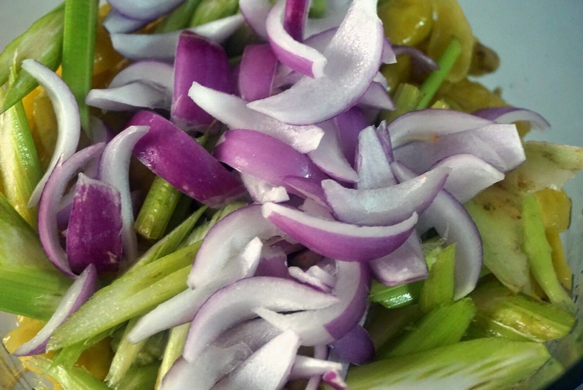 泡椒凤爪，追剧必备零食之一，自己做得更美味可口！