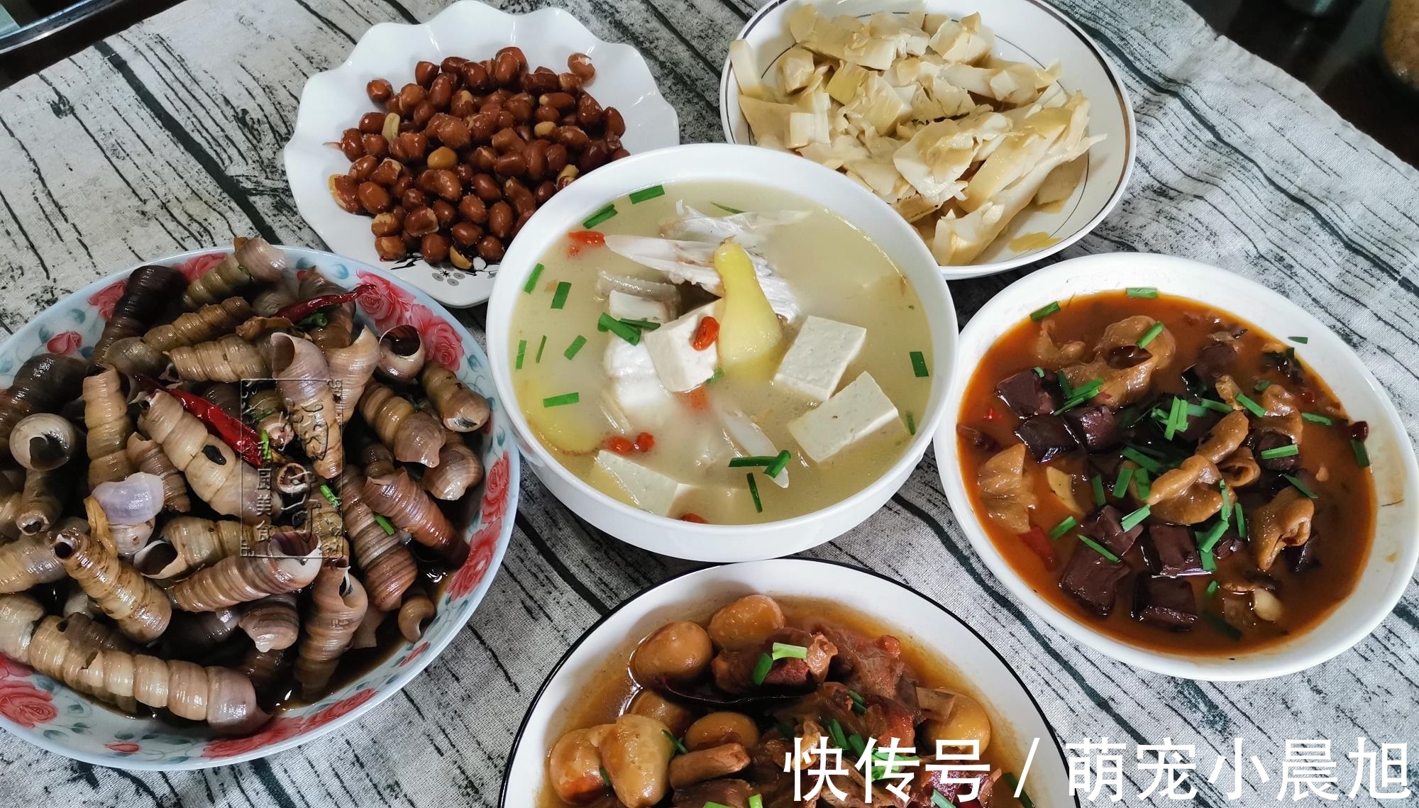 晒晒我家日常午餐，一桌子硬菜才花48元，好友：除了花生米全打包