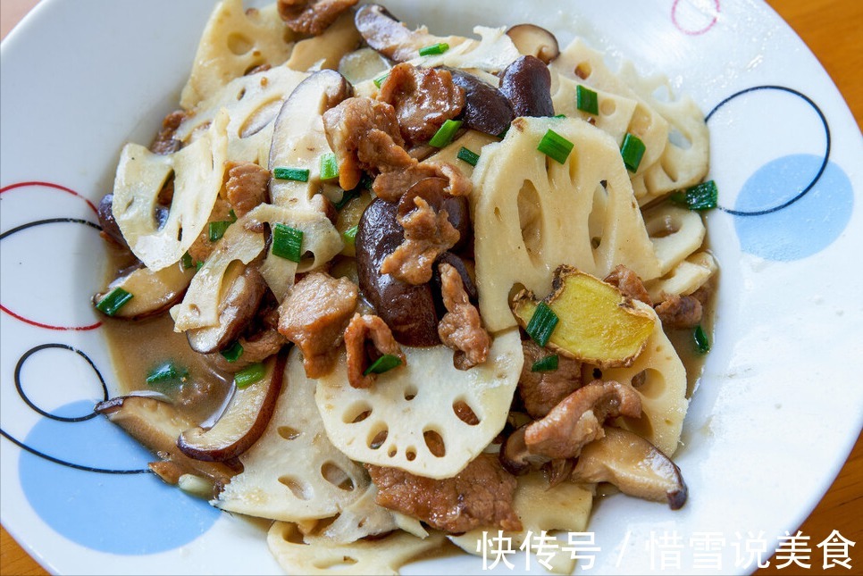 炒莲藕,如何才能不发黑教你2个小诀窍,藕片爽脆又白净