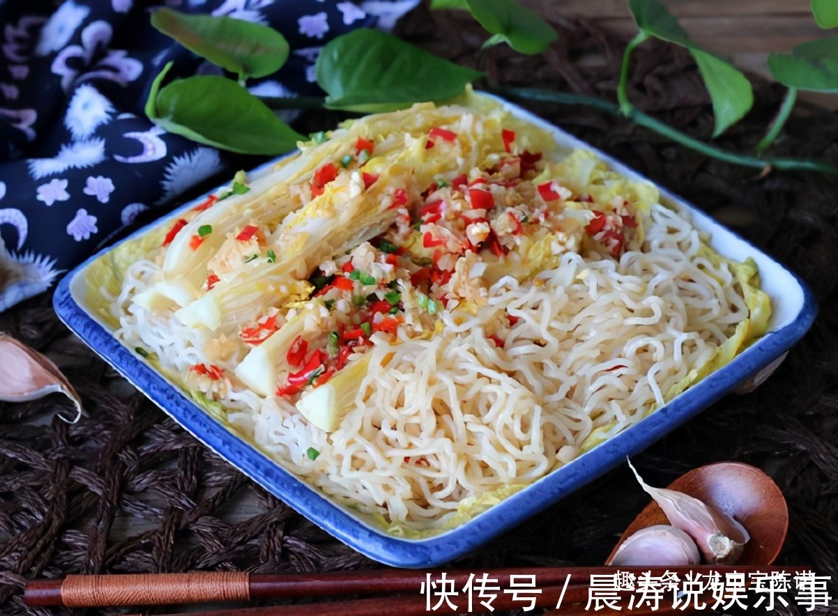 炒菜|三伏天炒菜不如蒸菜,加点蒜蓉加点它,清爽开胃,太美味了