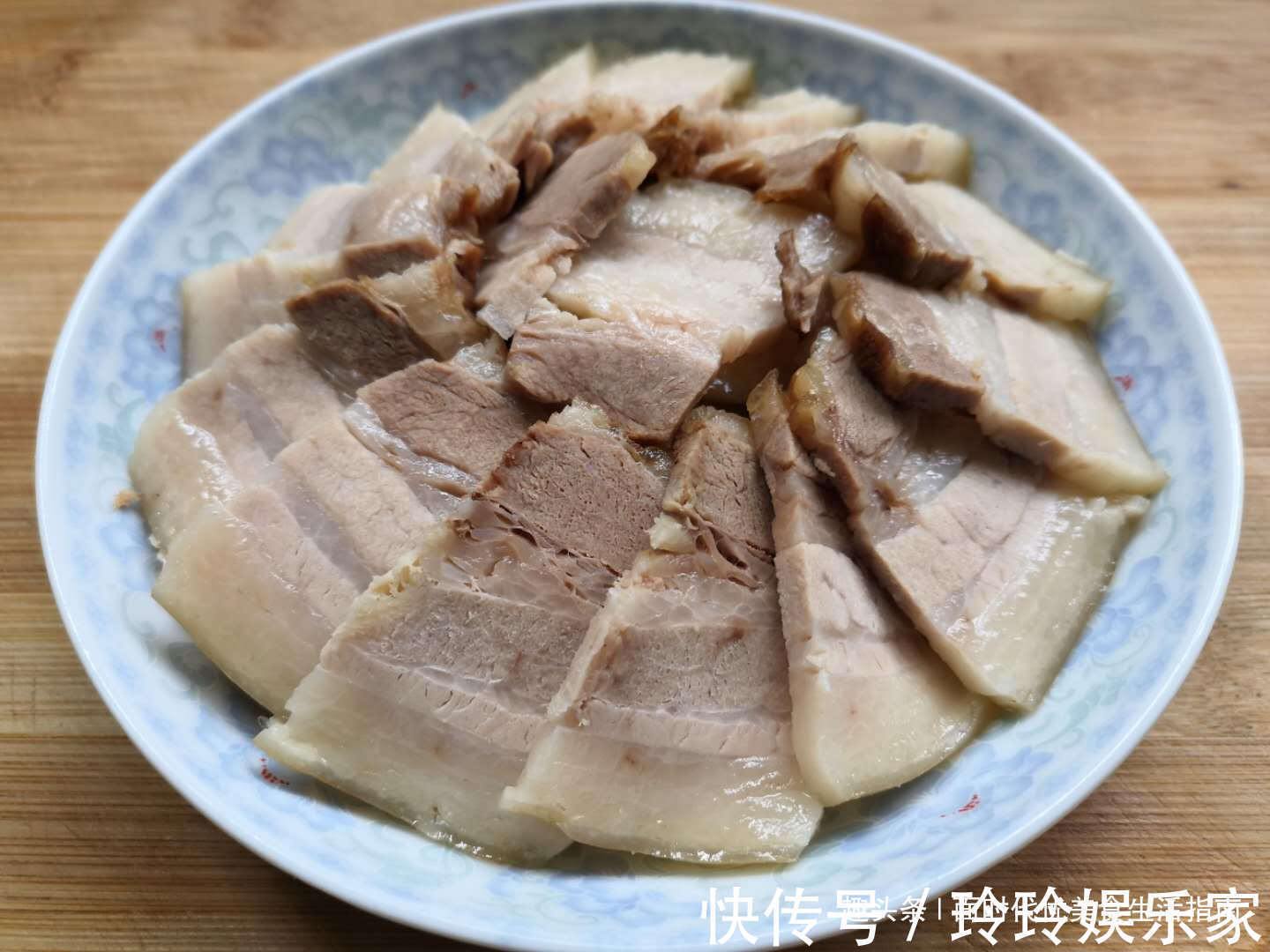 蒜泥白肉家常做法,清爽不油腻,简单几个步骤,比饭店的还好吃
