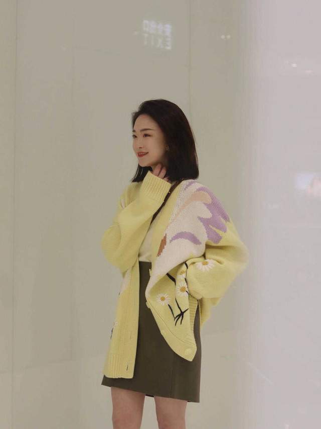 半身裙|秋季,针织衫怎么穿才高级?搭配半身裙或牛仔裤优雅洋气,超好看