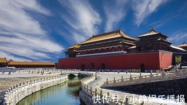 故宫|日本女孩游故宫时发现一幅壁画,看后顿时愣住:这女孩难道不是我