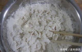 这个馅饼多给老人和小孩吃,常吃补虚损强体质,可惜很多人不懂吃