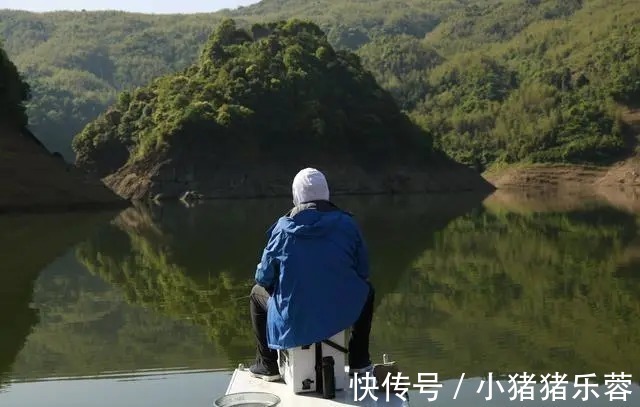 阴天|秋冬钓鲫鱼5个万能位,跳出这些误区,精确找鱼