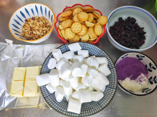  快过年了，多种口味雪花酥做起来，酥脆香甜，好看好吃，全家喜欢