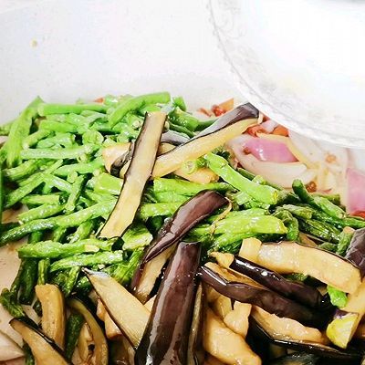 干煸豆角茄子|干煸豆角茄子