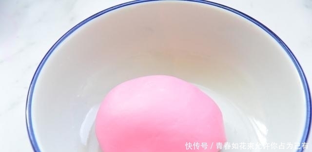 女神节,做一盘桃花酥送给妈妈,颜值高又美味,网友:女儿真贴心