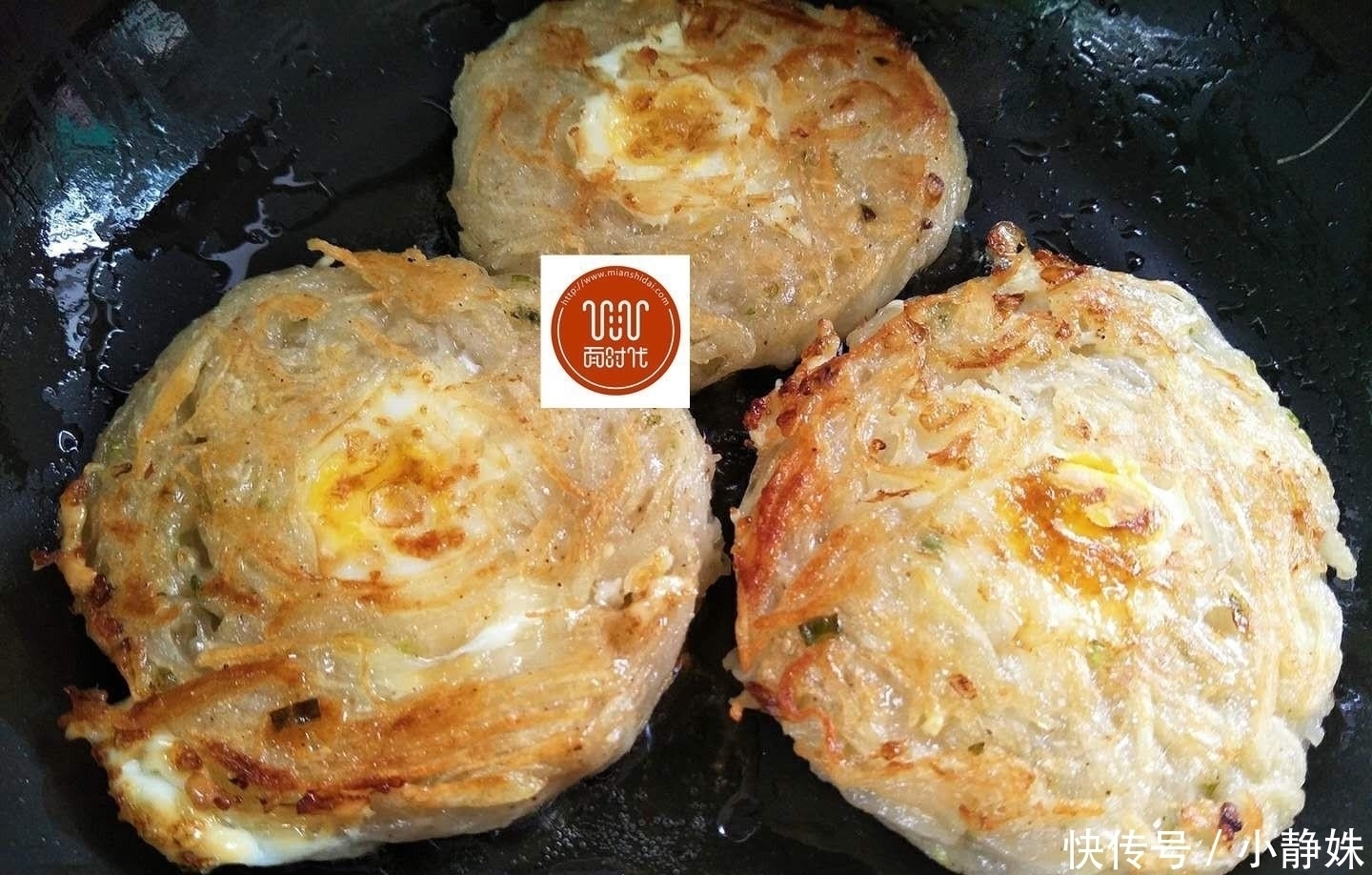 土豆不要炒着吃了,换个方法,做成一道美味早餐,大人孩抢着吃